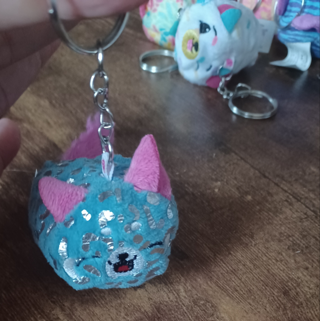 Pikmi Pops Surprise Scented Plushie Beanie Keychain